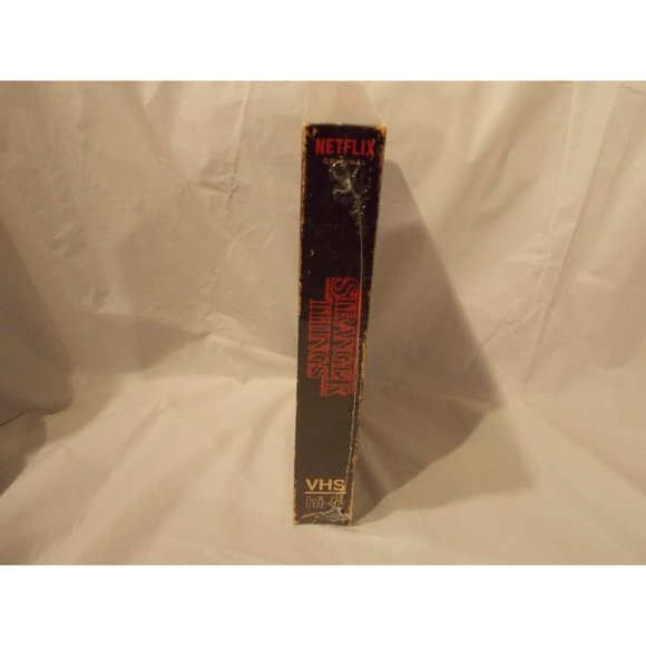 STRANGER THINGS SEASON 1 BLU RAY DVD TARGET EXCLUSIVE VHS PACKING + POSTER - Picture 4 of 5